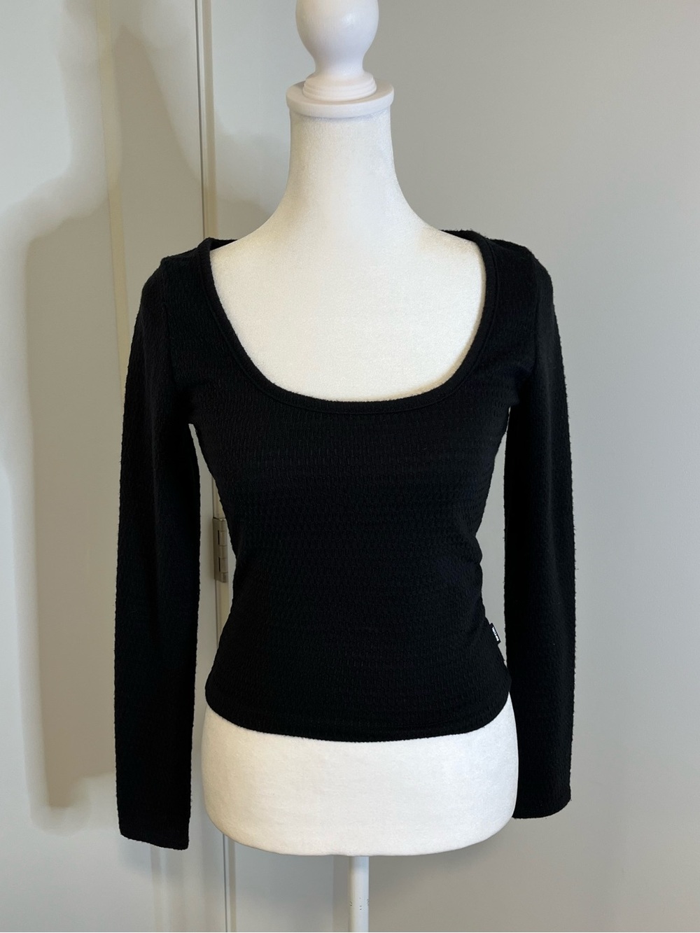 RIPCURL Black Textured Long Sleeve Top - FREE SHIPPING on Bundles $85+